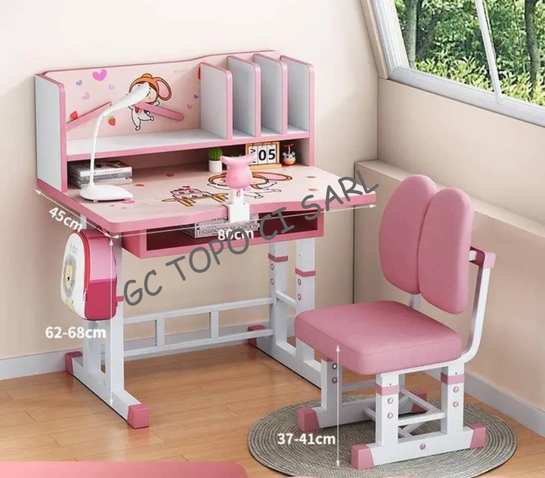 Table d'étude rose avec chaise pour enfant
